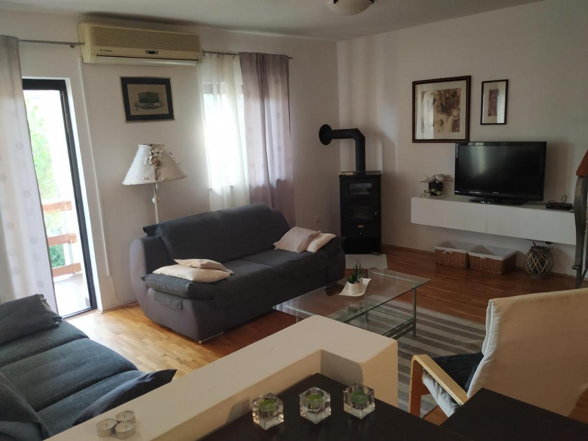 Apartmani Deleut 诺维·维诺多尔斯基 外观 照片