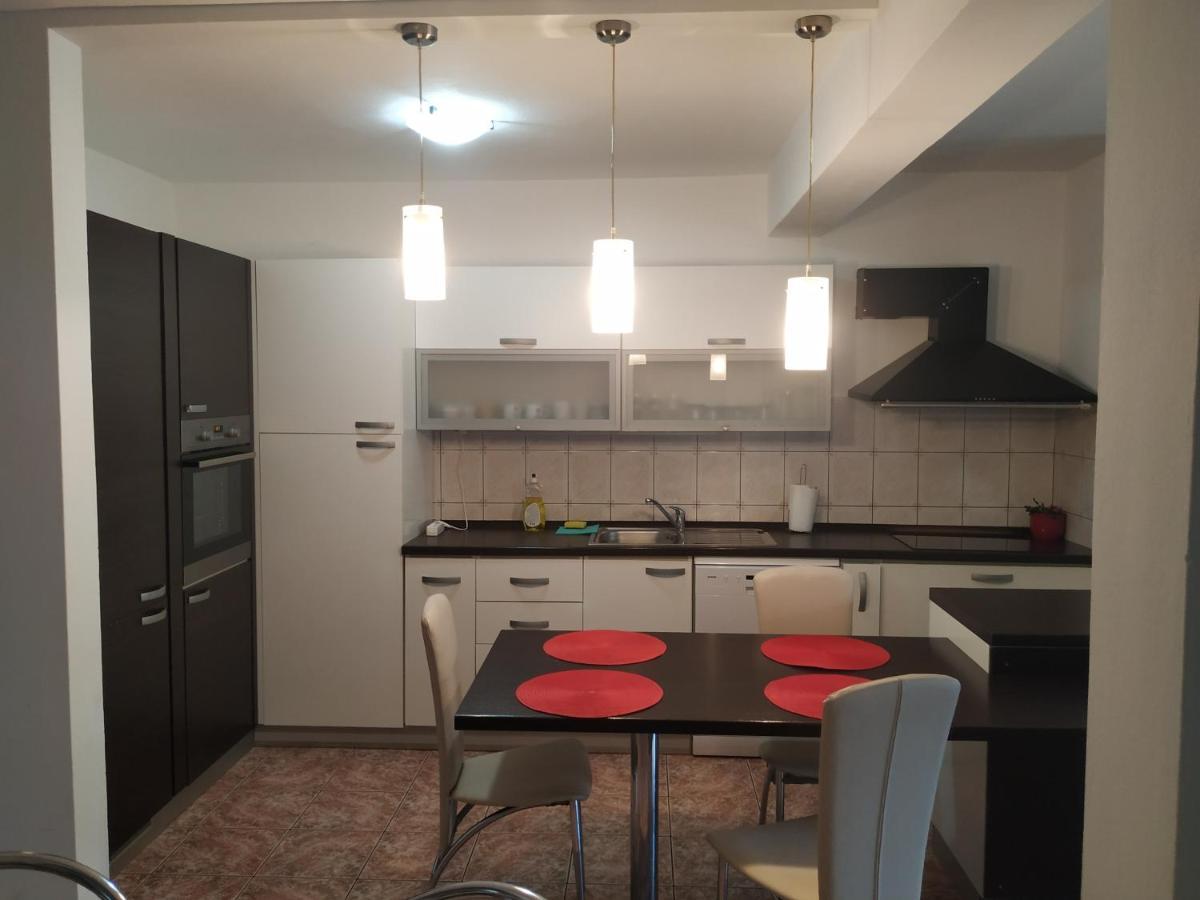 Apartmani Deleut 诺维·维诺多尔斯基 外观 照片