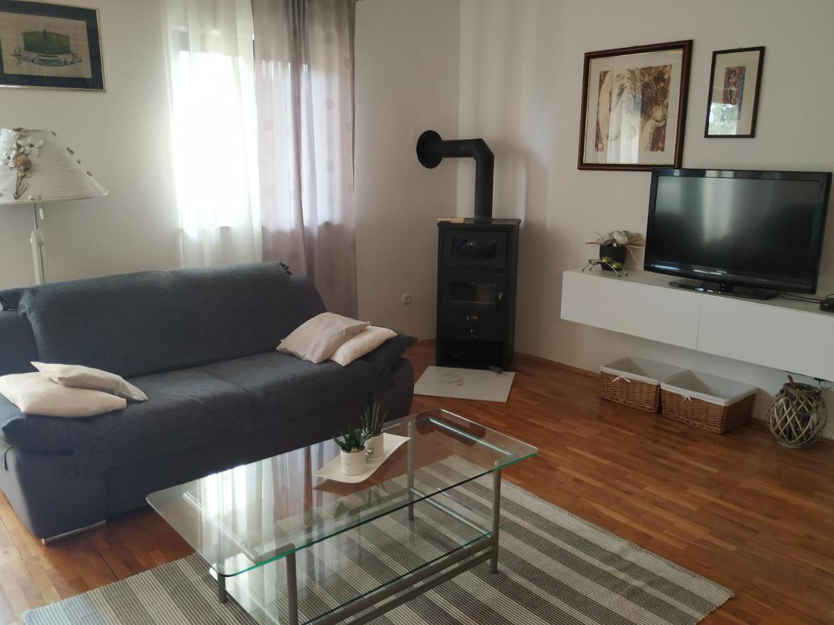 Apartmani Deleut 诺维·维诺多尔斯基 外观 照片