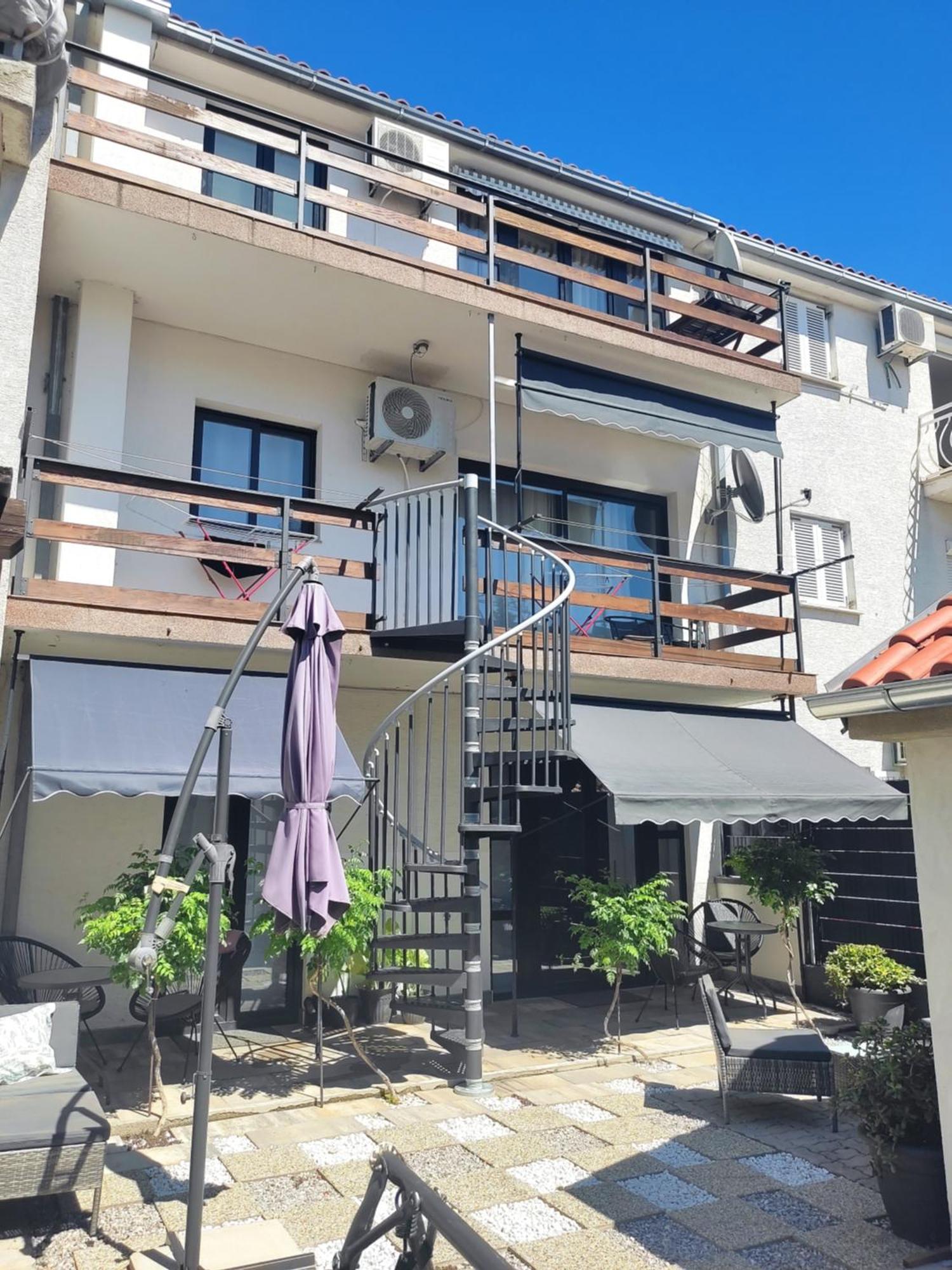 Apartmani Deleut 诺维·维诺多尔斯基 外观 照片