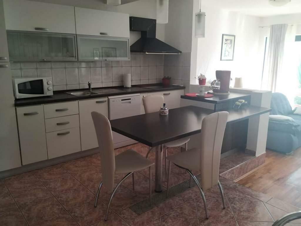 Apartmani Deleut 诺维·维诺多尔斯基 外观 照片