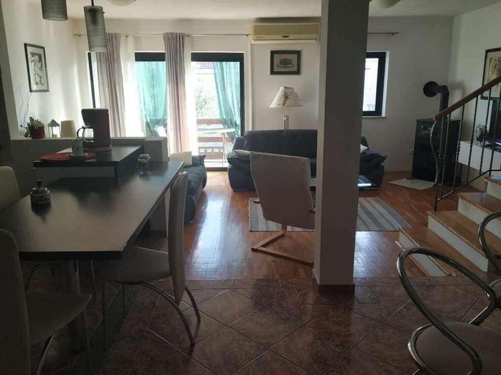 Apartmani Deleut 诺维·维诺多尔斯基 外观 照片