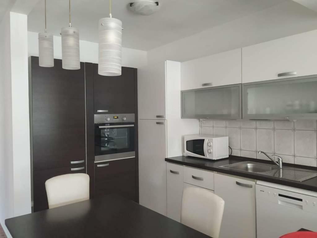 Apartmani Deleut 诺维·维诺多尔斯基 外观 照片