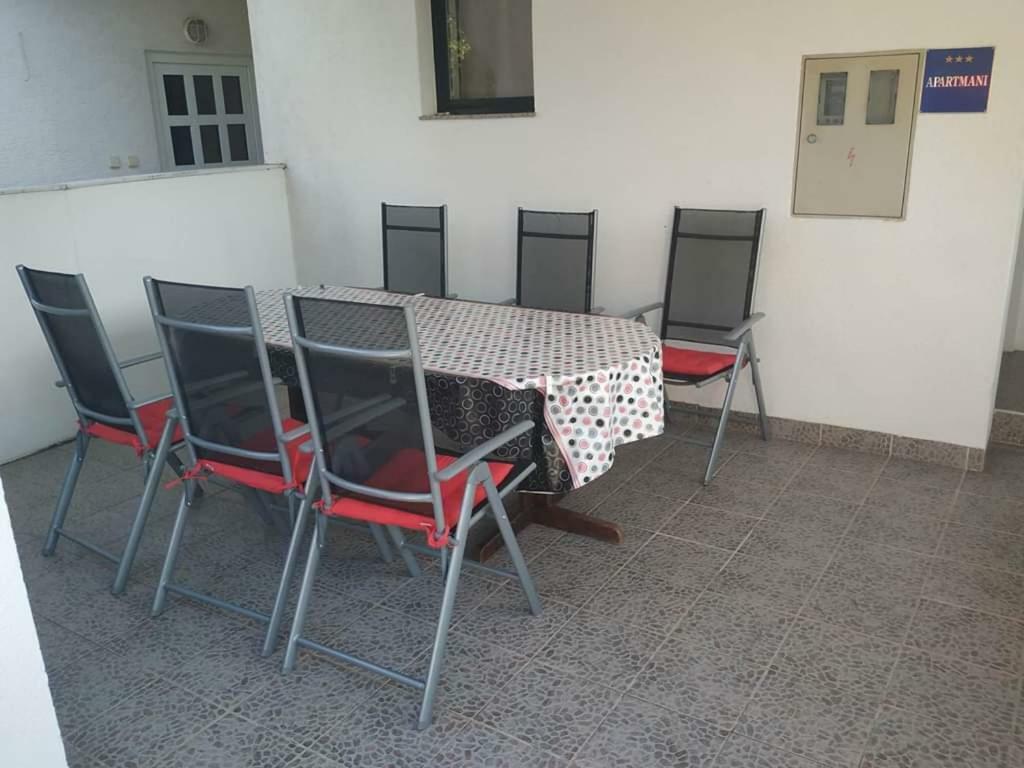Apartmani Deleut 诺维·维诺多尔斯基 外观 照片